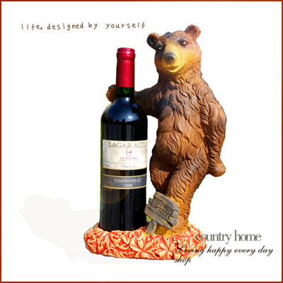 Regalo creativo para inauguración de la casa: portabotellas de vino de oso